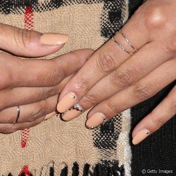 Durante evento em Nova York, em 2014, Jordin optou por uma nail art discreta, com a base nude e aplica??o de cristais